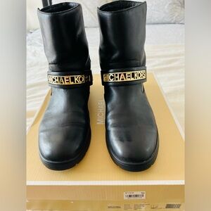 Michael Kors Essex Iconic Black Ankle Boots, Gold Logo, Motor bikers size 10